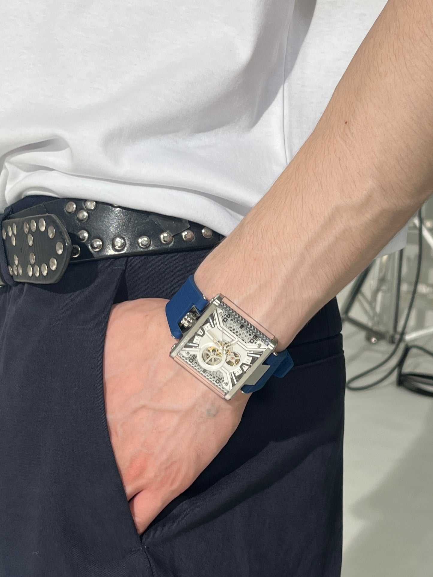 001 TRAVERSE Watch - Silver
