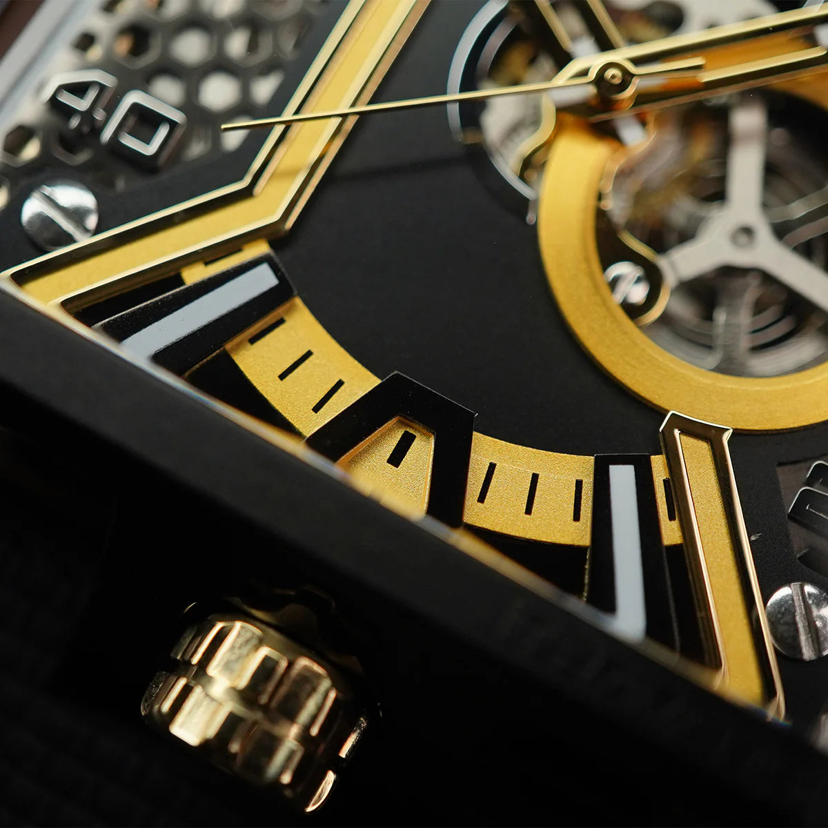001 TRAVERSE Watch - Blackgold