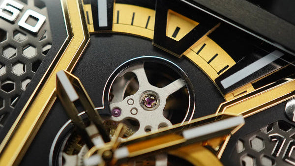 001 TRAVERSE Watch - Blackgold